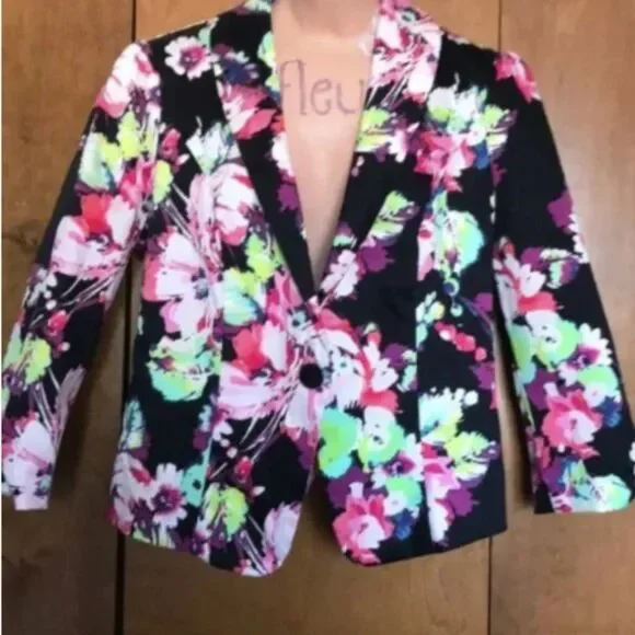 Candie’s Camera Ready Style Cropped Vibrant Floral Jacket Size Medium NEW NWT - Picture 6 of 12